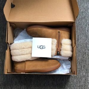 Little kids/toddlers uggs size 12 tan.